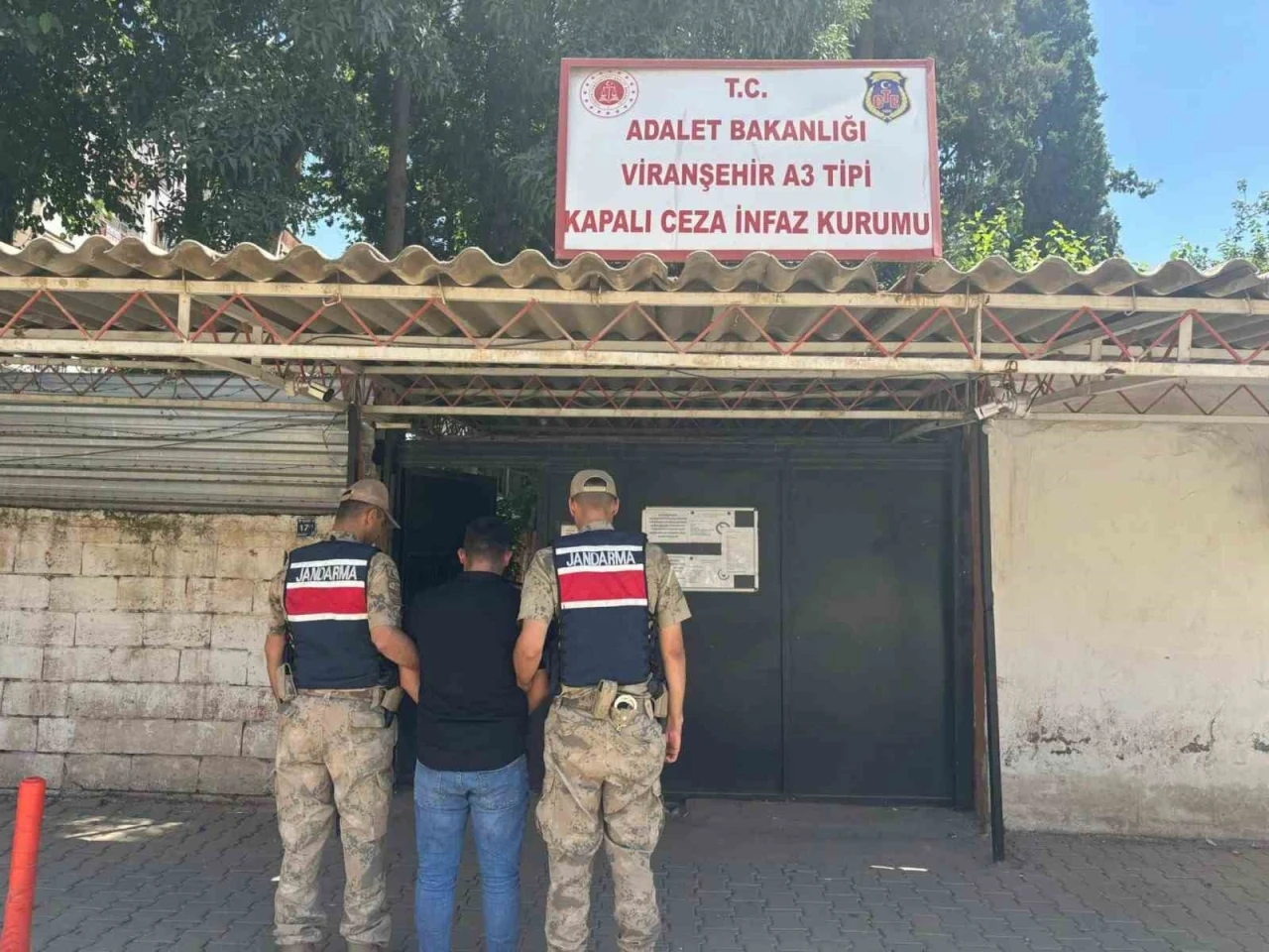 Yağma su&ccedil;undan aranan şahıs yakalandı
