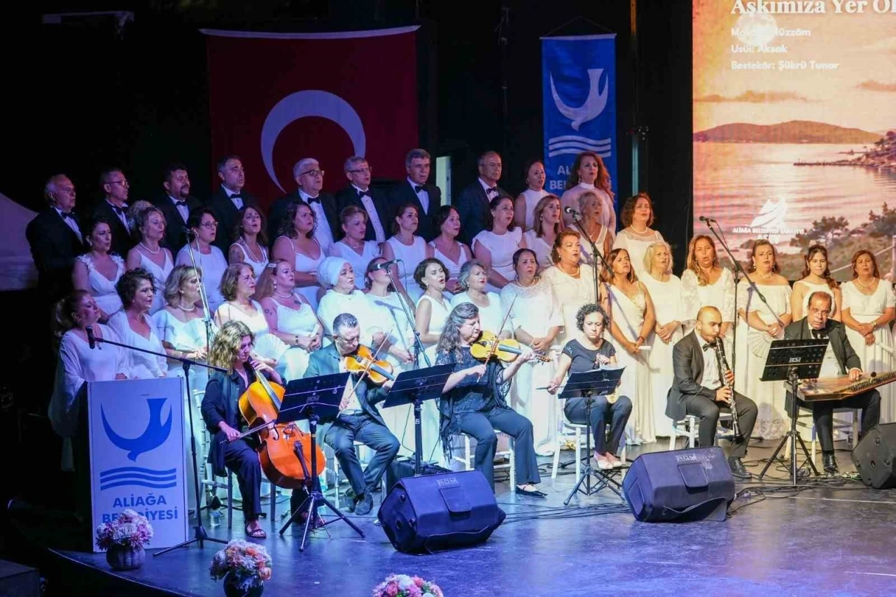 Yağmura rağmen b&uuml;y&uuml;k ilgi: ASEV T&uuml;rk Sanat M&uuml;ziği Korosu&rsquo;ndan İstanbul şarkıları gecesi
