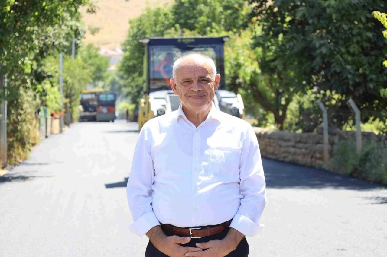Yahyalı İsmet Mahallesi&rsquo;nde sıcak asfalt serimi başladı
