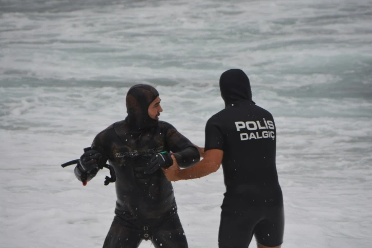 Yaklaşık 6 saat denizde mahsur kalan amat&ouml;r balık&ccedil;ı kurtarıldı
