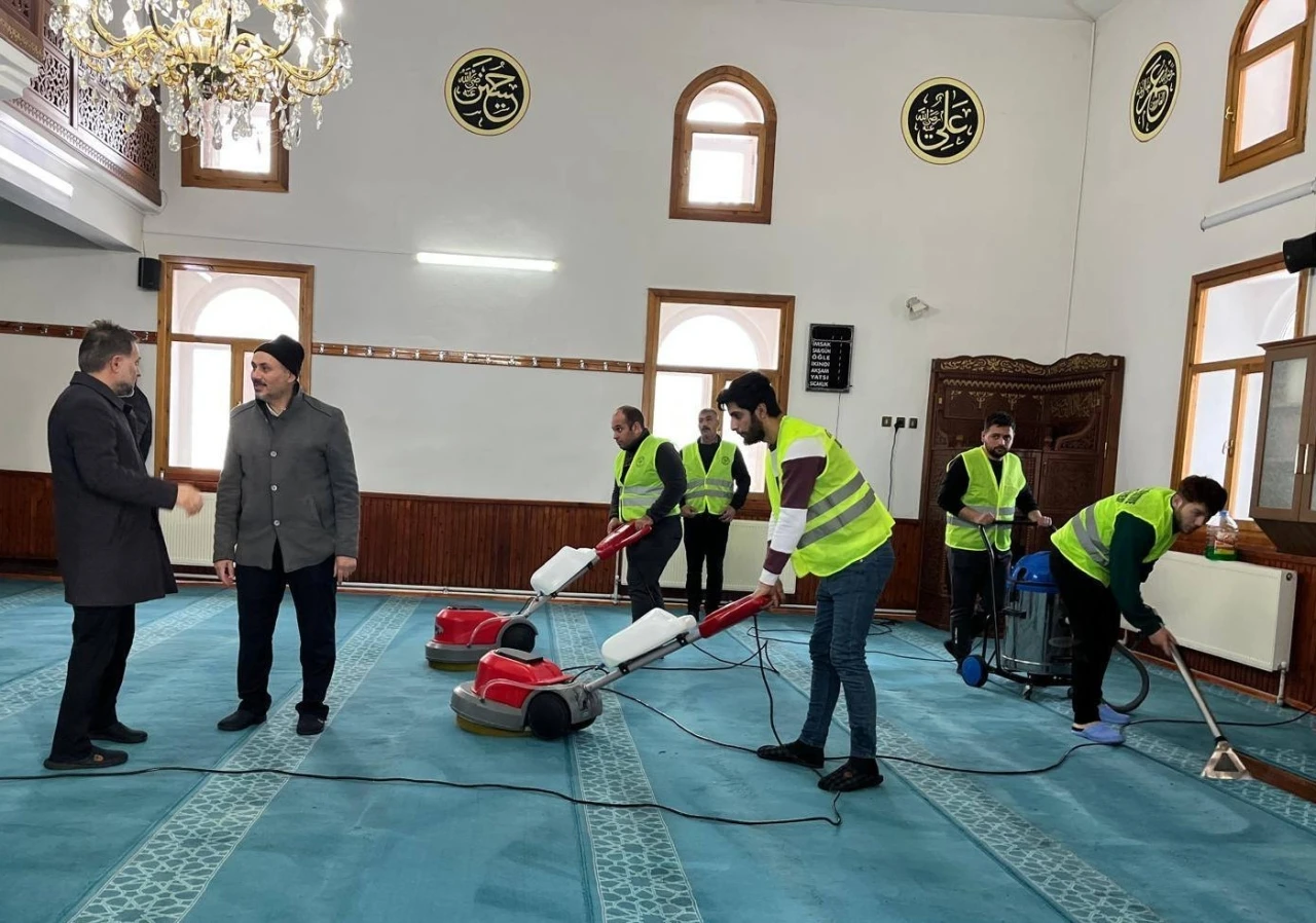 Yakutiye&rsquo;de camiler Ramazan&rsquo;a hazırlanıyor
