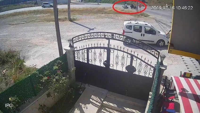 Yalova&rsquo;da karı kocanın &ouml;ld&uuml;ğ&uuml; kaza anı saniye saniye kameraya yansıdı
