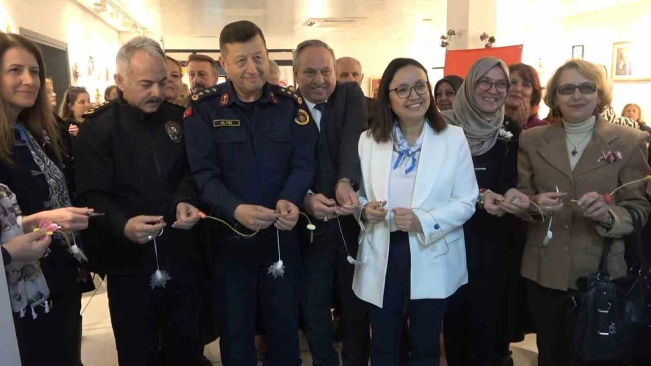 Yalova’da &quot;İpek Koza Sergisi&quot; açıldı
