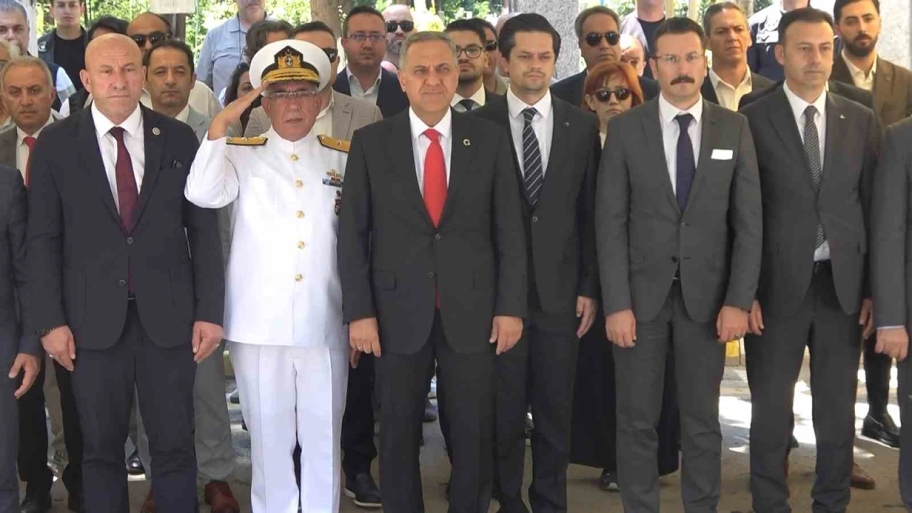 Yalova&rsquo;da şehitler mezarları başında anıldı
