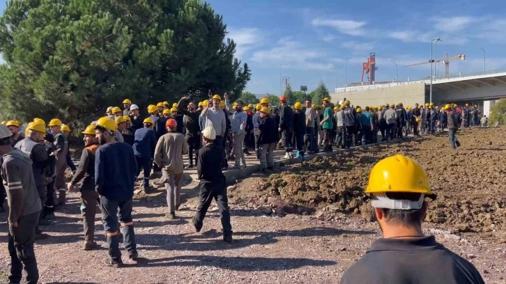 Yalova’da tersanede yemekleri geç geldiği için cuma namazını kaçıran işçilerden protesto
