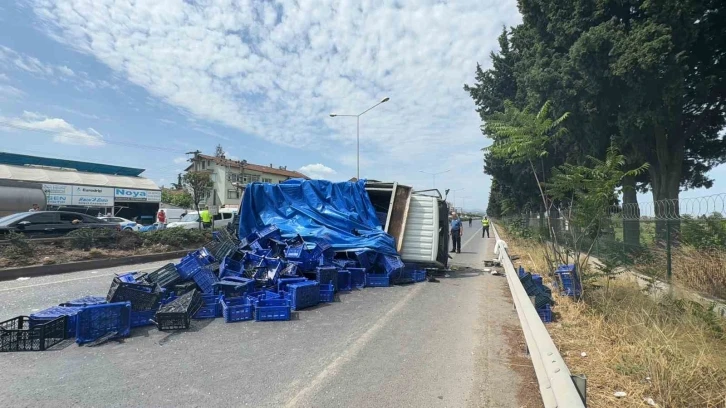 Yalova’da tırla çarpışan kamyonet devrildi: 2 yaralı