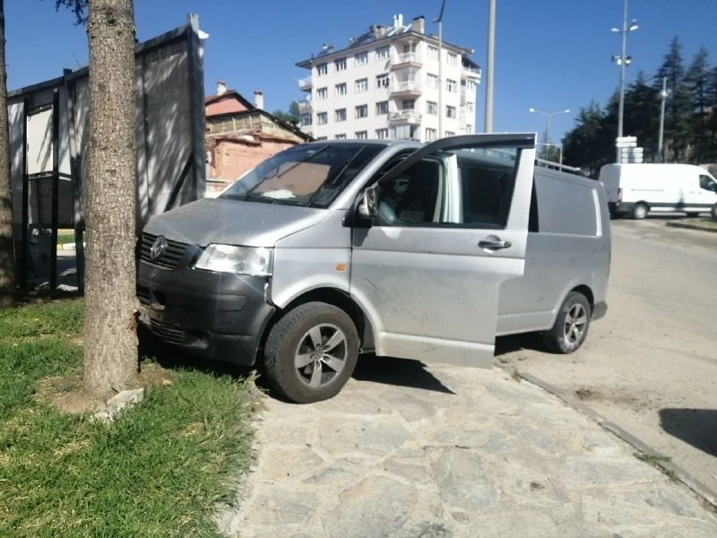 Yalvaç’ta ticari araç ile otomobil çarpıştı: 1 yaralı
