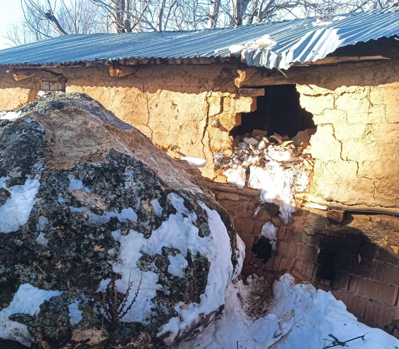 Yama&ccedil;tan kopan dev kaya neredeyse evi yıkıyordu
