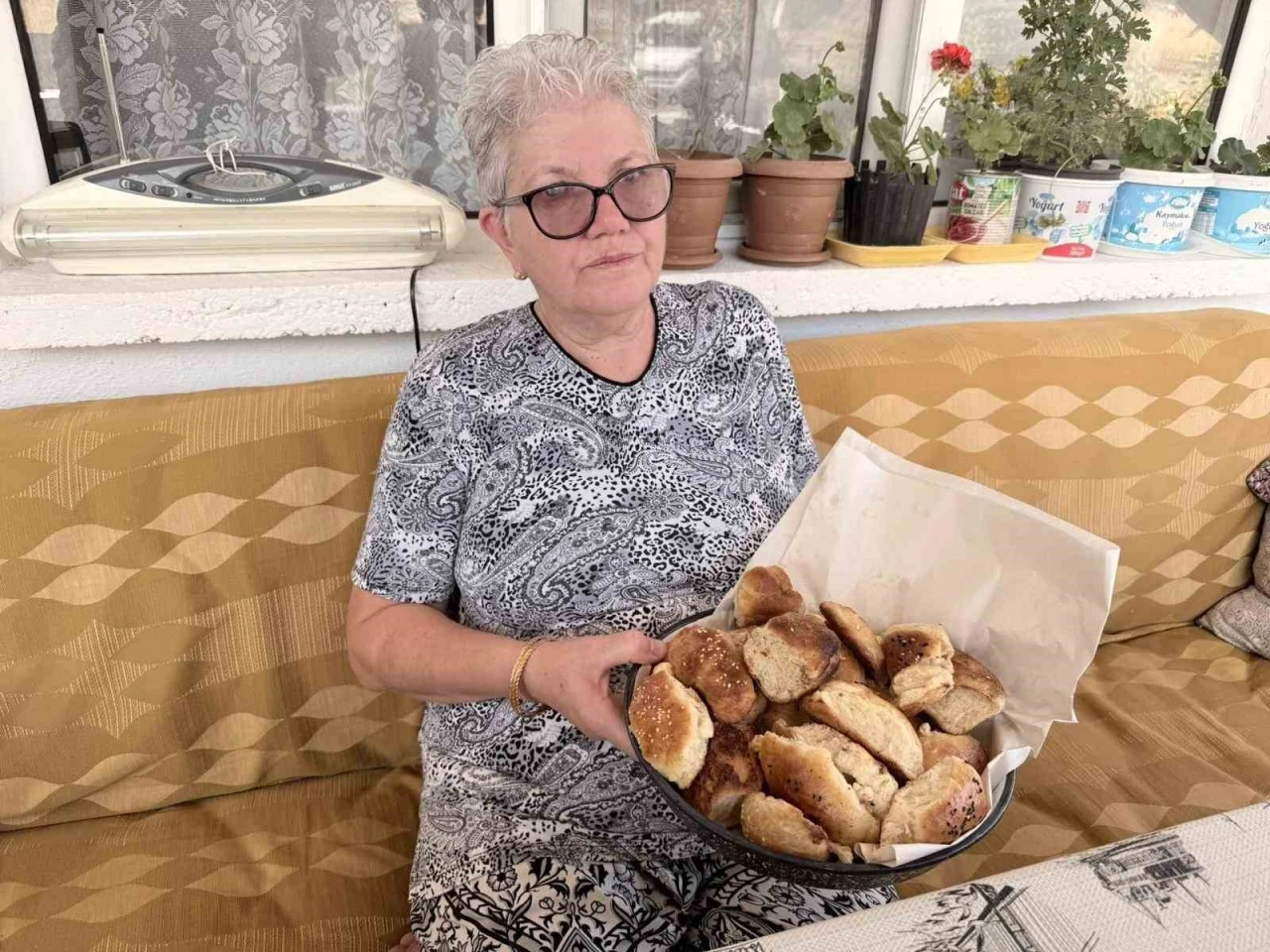 Yangın bölgesinde yürekleri ısıtan dayanışma örneği
