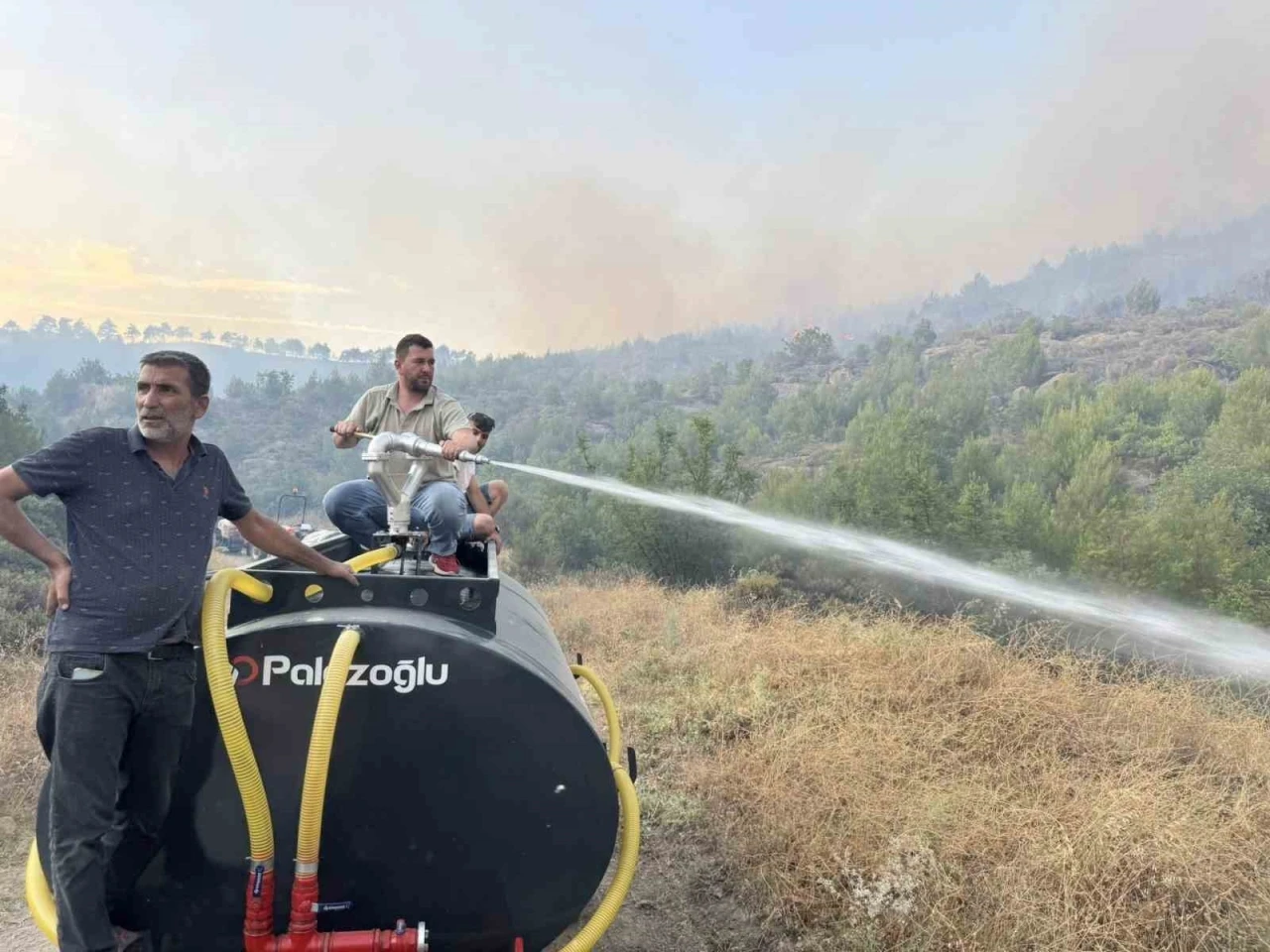 Yangın bölgesine hiç tereddüt etmeden tüm imkanlarıyla gitti
