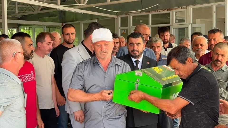 Yangında hayatını kaybeden 2 yaşındaki &ccedil;ocuk toprağa verildi
