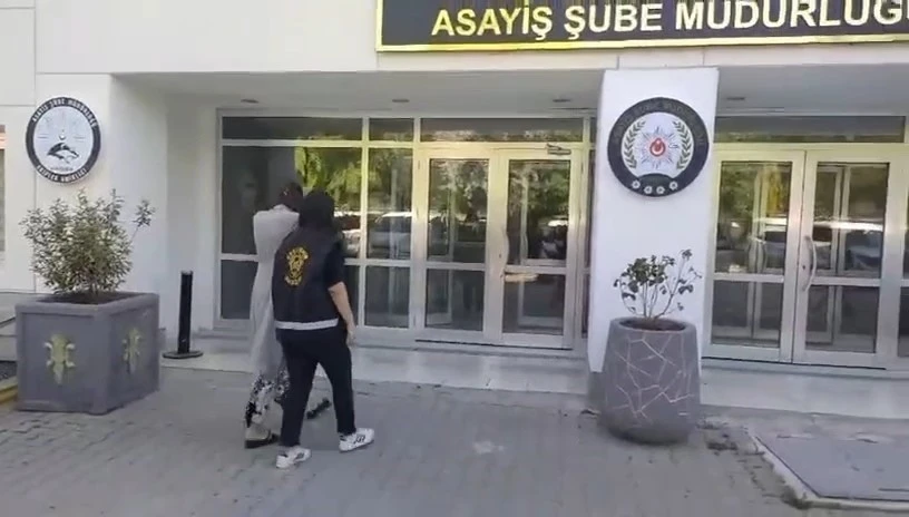 &lsquo;Yardım&rsquo; bahanesiyle 87 yaşındaki adama yaklaşan kadın, 10 bin lirasını &ccedil;aldı
