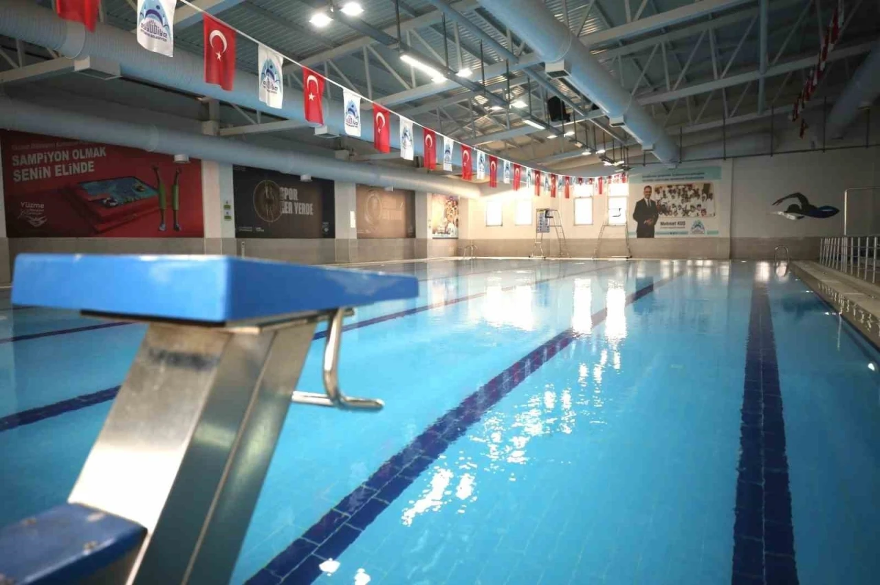 Yarı olimpik yüzme havuzu sezona start veriyor
