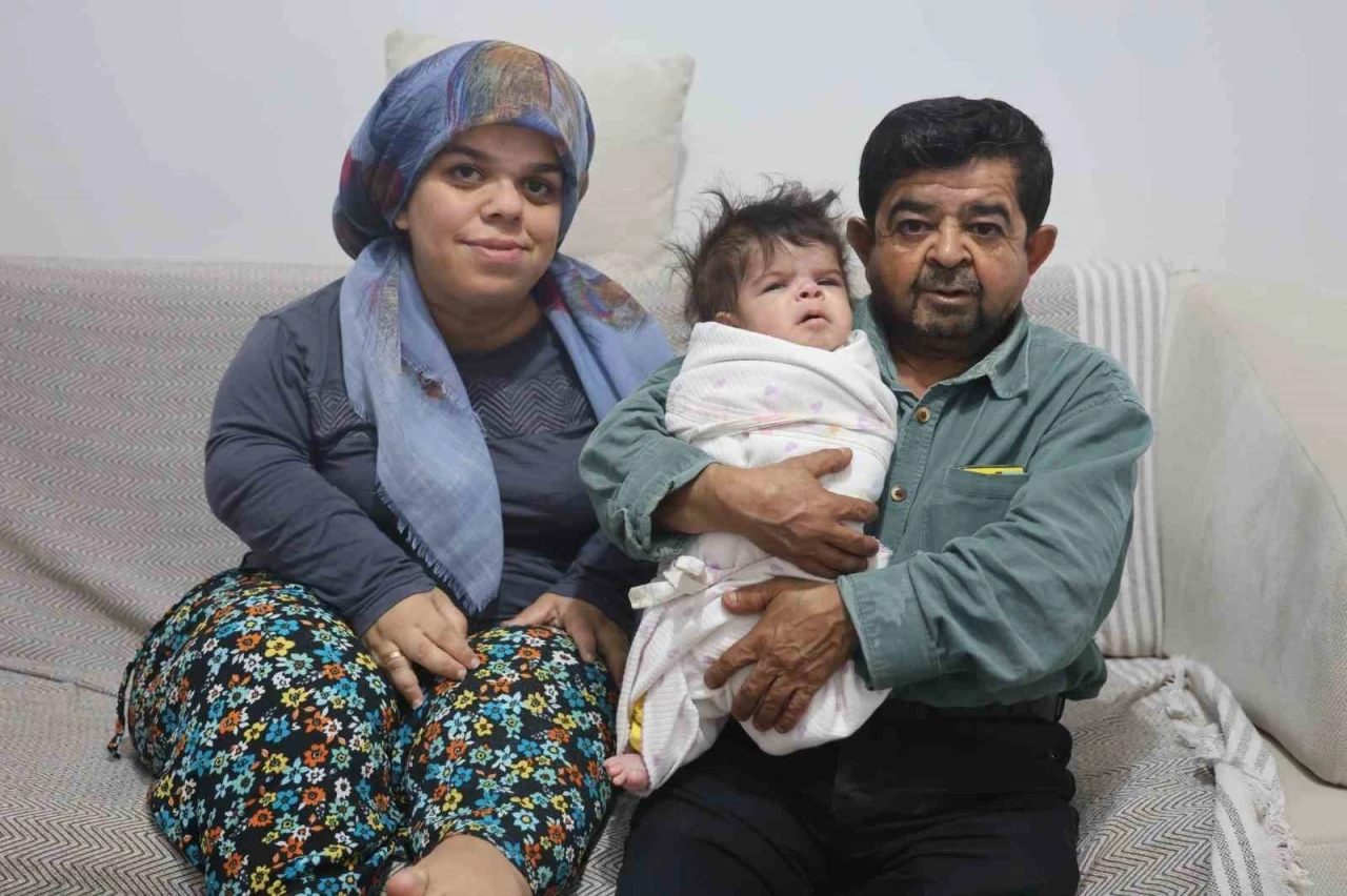 Yarım kalan aşklarını unutmayarak 21 yıl sonra evlenen c&uuml;ce &ccedil;iftin kızları d&uuml;nyaya geldi
