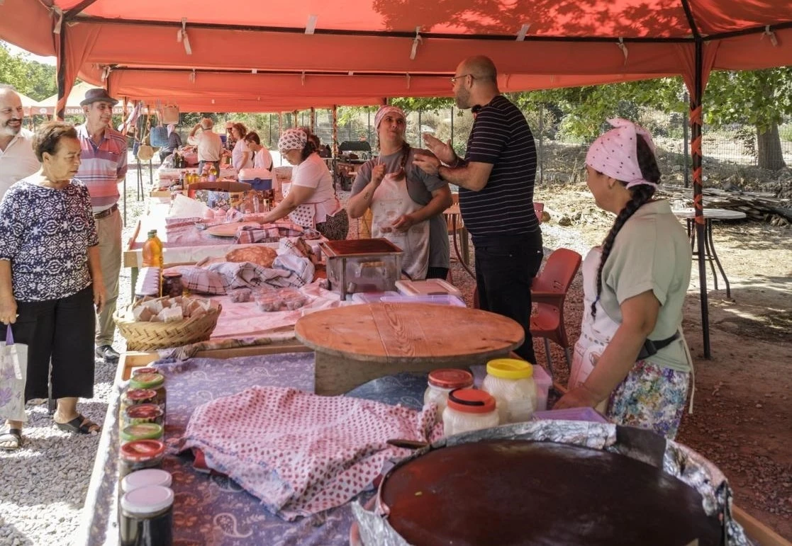Yarışlar Kenti Magnesia’da Tarihi Köy Pazarı hizmete girdi
