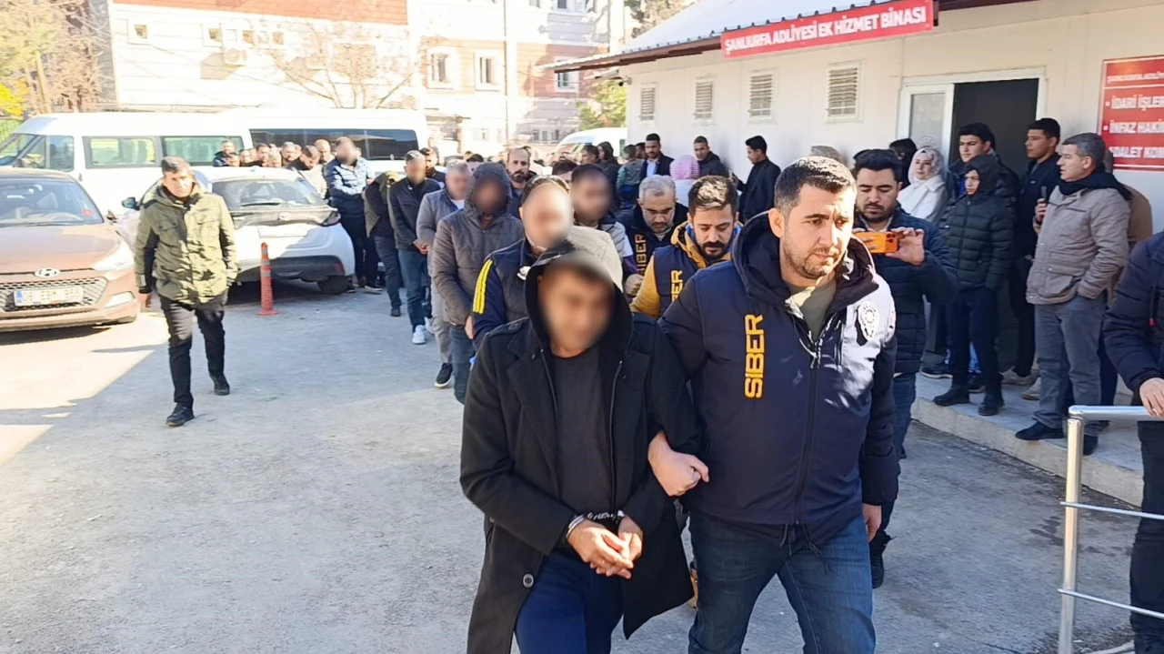 Yasa dışı bahis operasyonunda g&ouml;zaltına alınan 28 zanlı adliyeye sevk edildi
