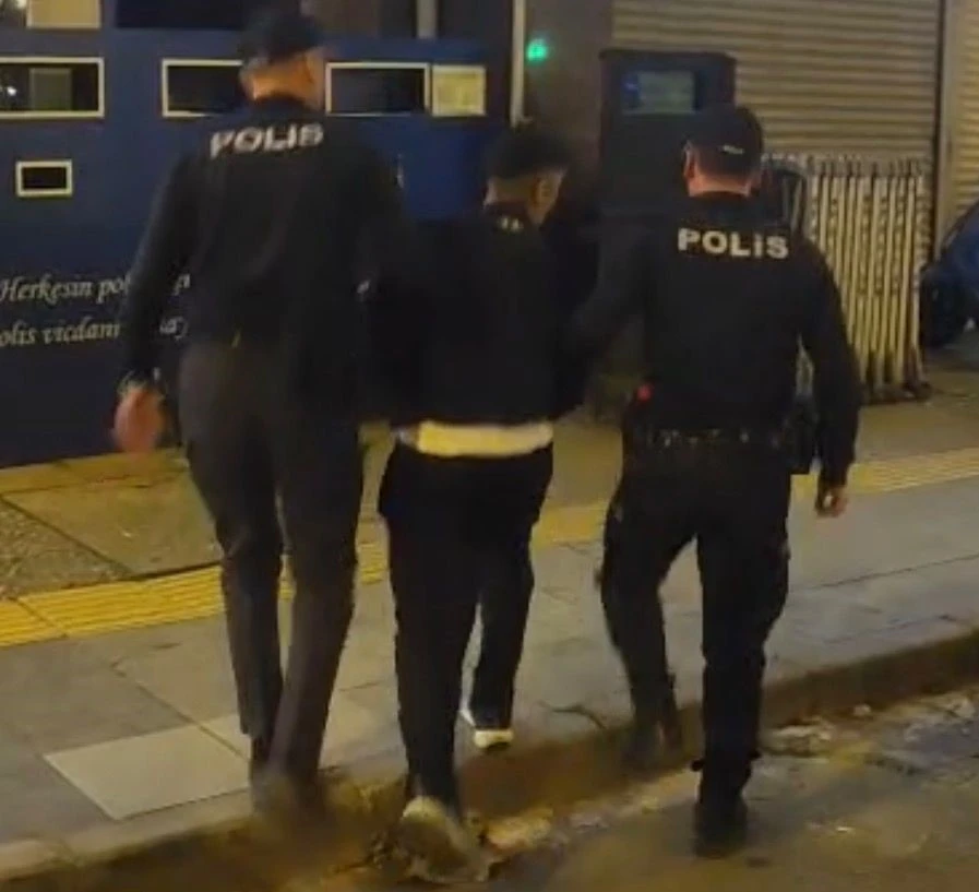 Yaşının 3 katı hapis cezasıyla aranan çocuk, yakalandı
