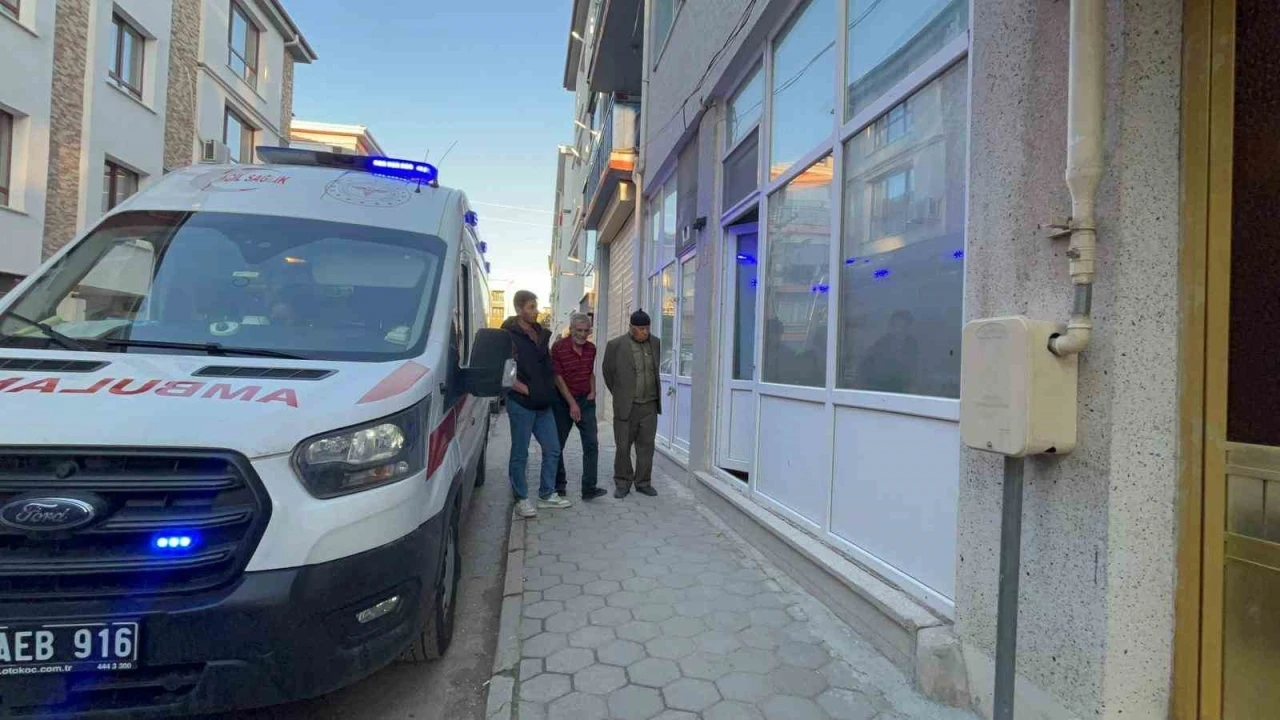 Yaşlı adam boş dükkanda ölü bulundu
