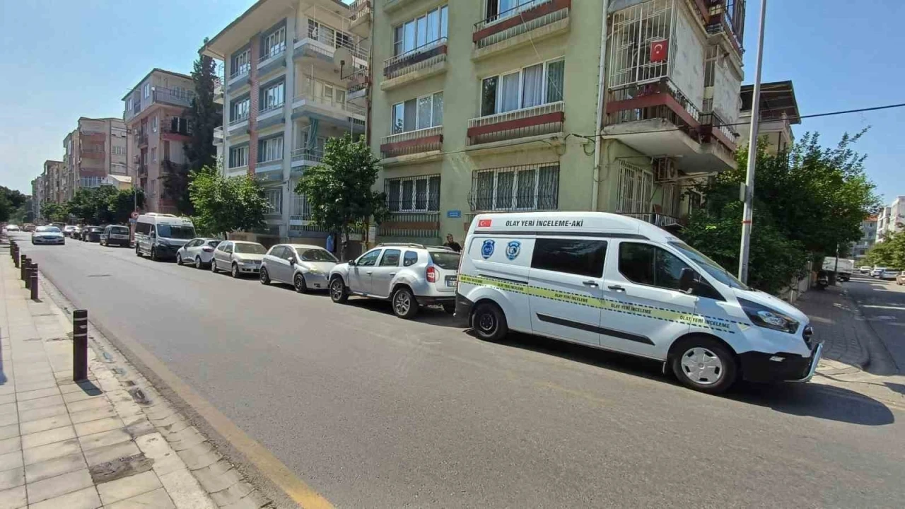 Yaşlı adam evinde ölü bulundu
