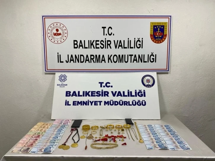Yaşlı &ccedil;iftin y&uuml;z&uuml;n&uuml; JASAT g&uuml;ld&uuml;rd&uuml;

