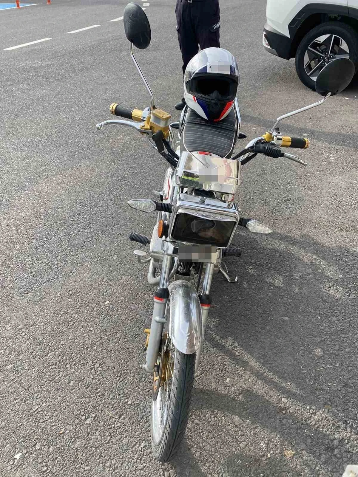 Yatarak motosiklet süren sürücünün ehliyeti iptal edildi
