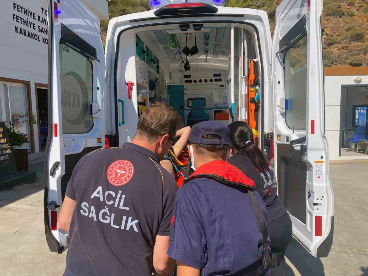 Yatta yaralanan vatandaşa Sahil Güvenlik’ten tıbbi tahliye
