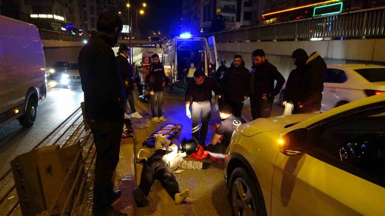 Yavaşlayan trafiği son anda fark etti, &ouml;nce otomobile ardından bariyere &ccedil;arptı
