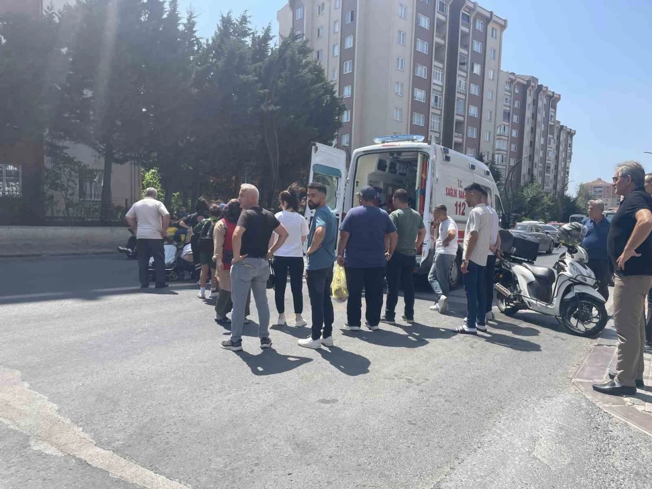 Yaya geçidinden geçen çocuğa otomobil çarptı: 1 yaralı
