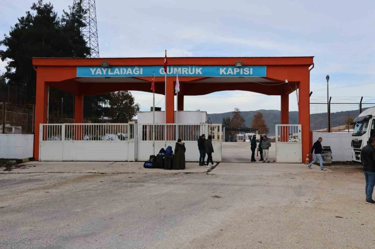 Yayladağı Gümrük Kapısı’ndan geçişler başladı