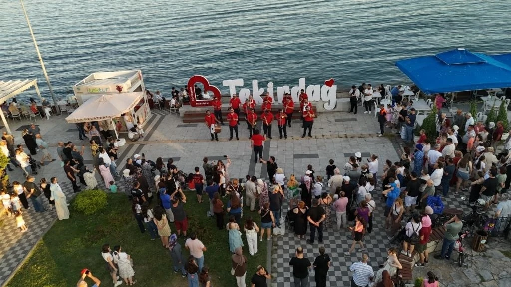 &rsquo;Yaz konserleri&rsquo; m&uuml;zik coşkusunu il&ccedil;elere taşıyor
