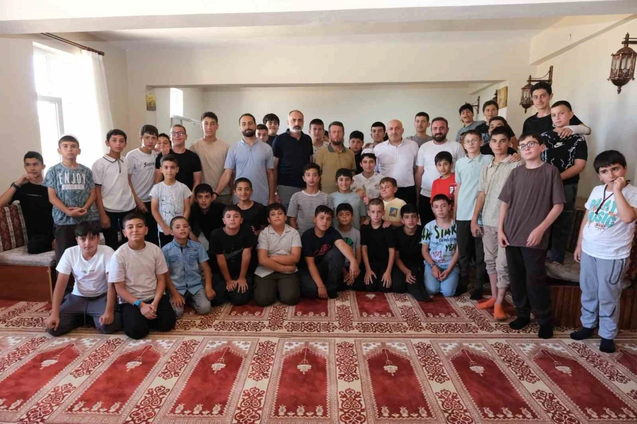 Yaz Kur&rsquo;an kursu &ouml;ğrencilerine dijital farkındalık eğitimi
