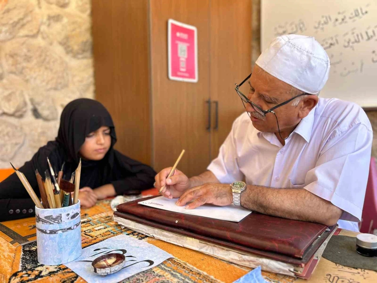 Yaz Kur&rsquo;an kursunda manevi eğitim sanatla buluşuyor
