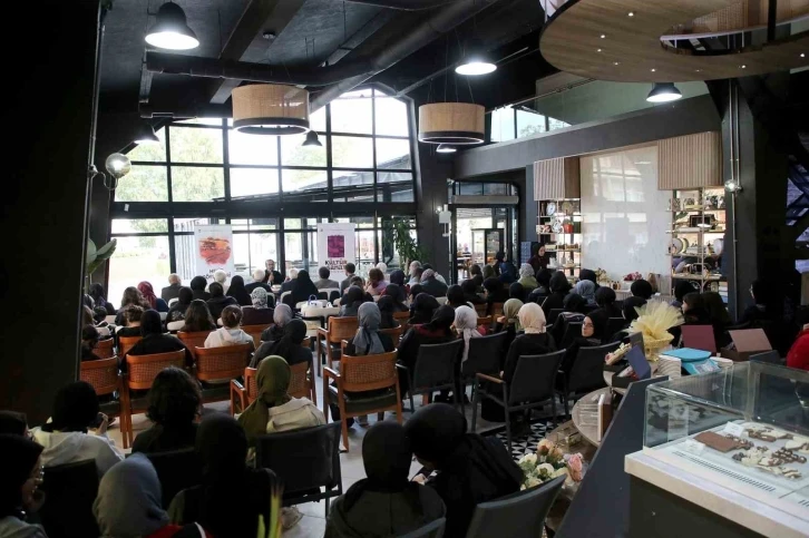 Yazar Zeki Bulduk sanat dostlarıyla Nehir &Ccedil;ikolata&rsquo;da buluştu
