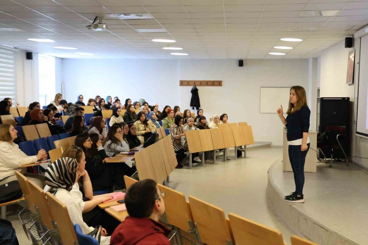 Yazıcı &quot;Anlatacak bir hikayeniz varsa, dinleyecek birileri mutlaka vardır&quot;
