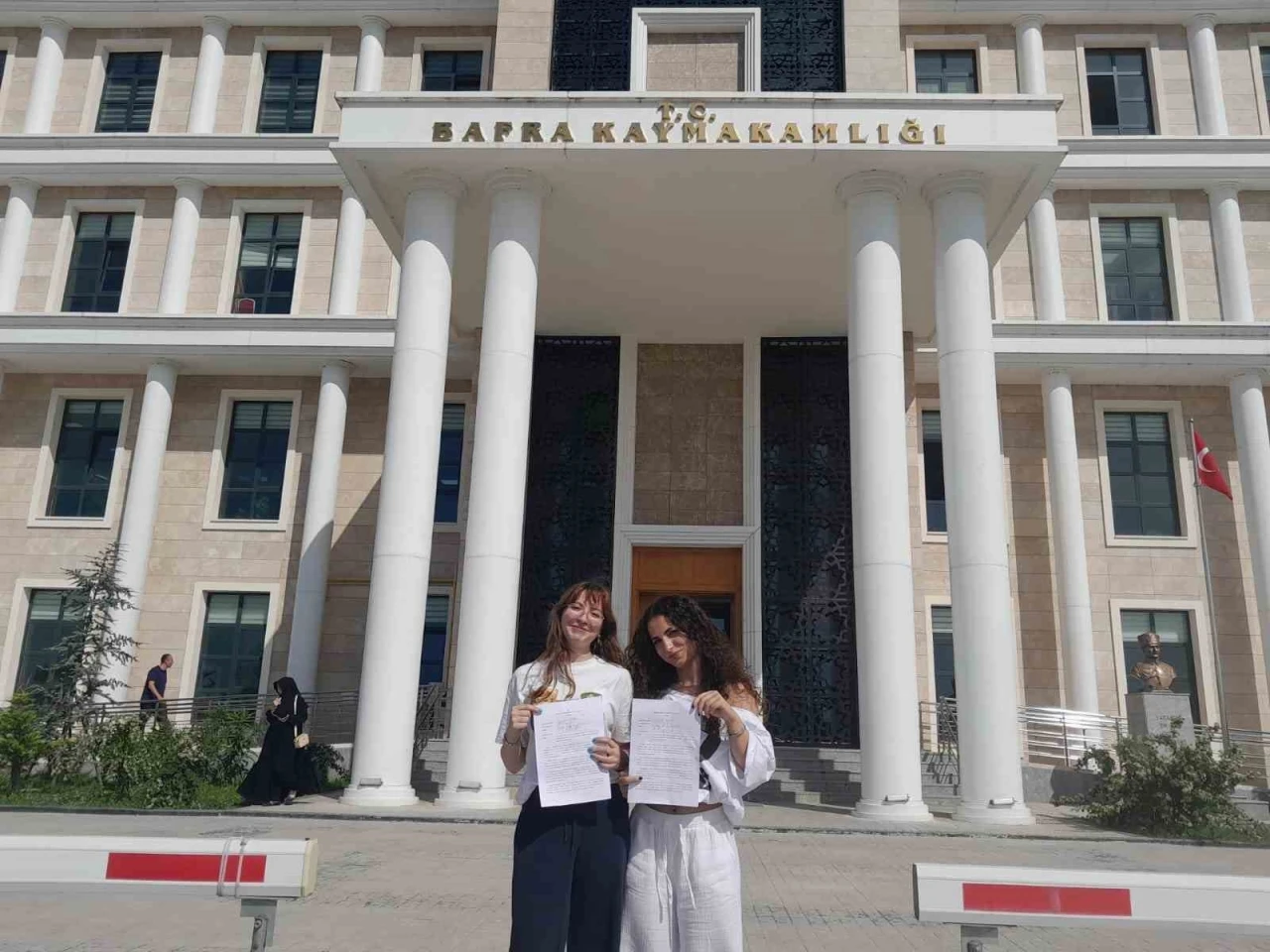 YDT adayları sessizlik i&ccedil;in harekete ge&ccedil;ti
