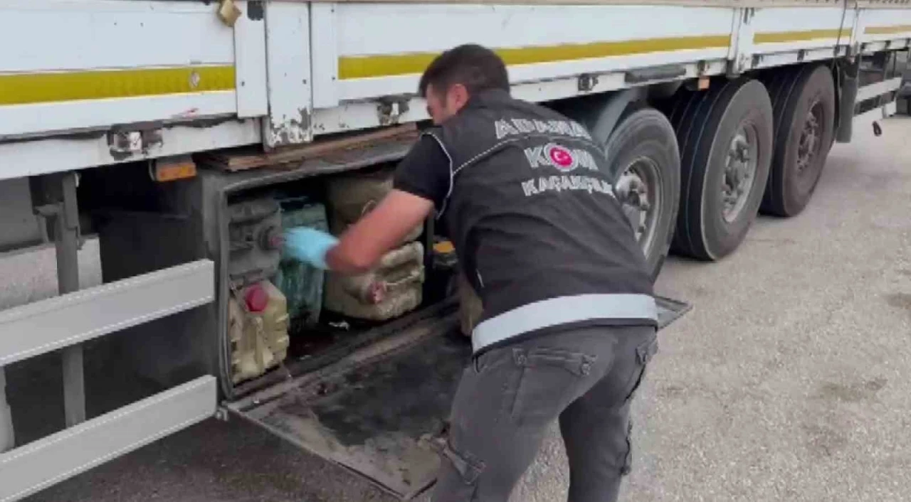 Yedek yakıt bidonunda 4 milyon TL değerinde kaçak telefon çıktı
