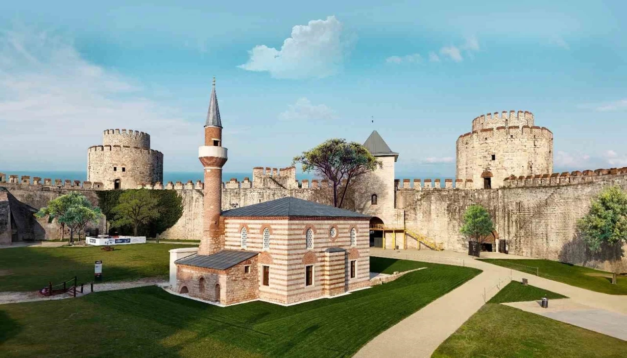 Yedikule Hisarı’nda ihya edilen Fatih Mescidi ibadete açıldı
