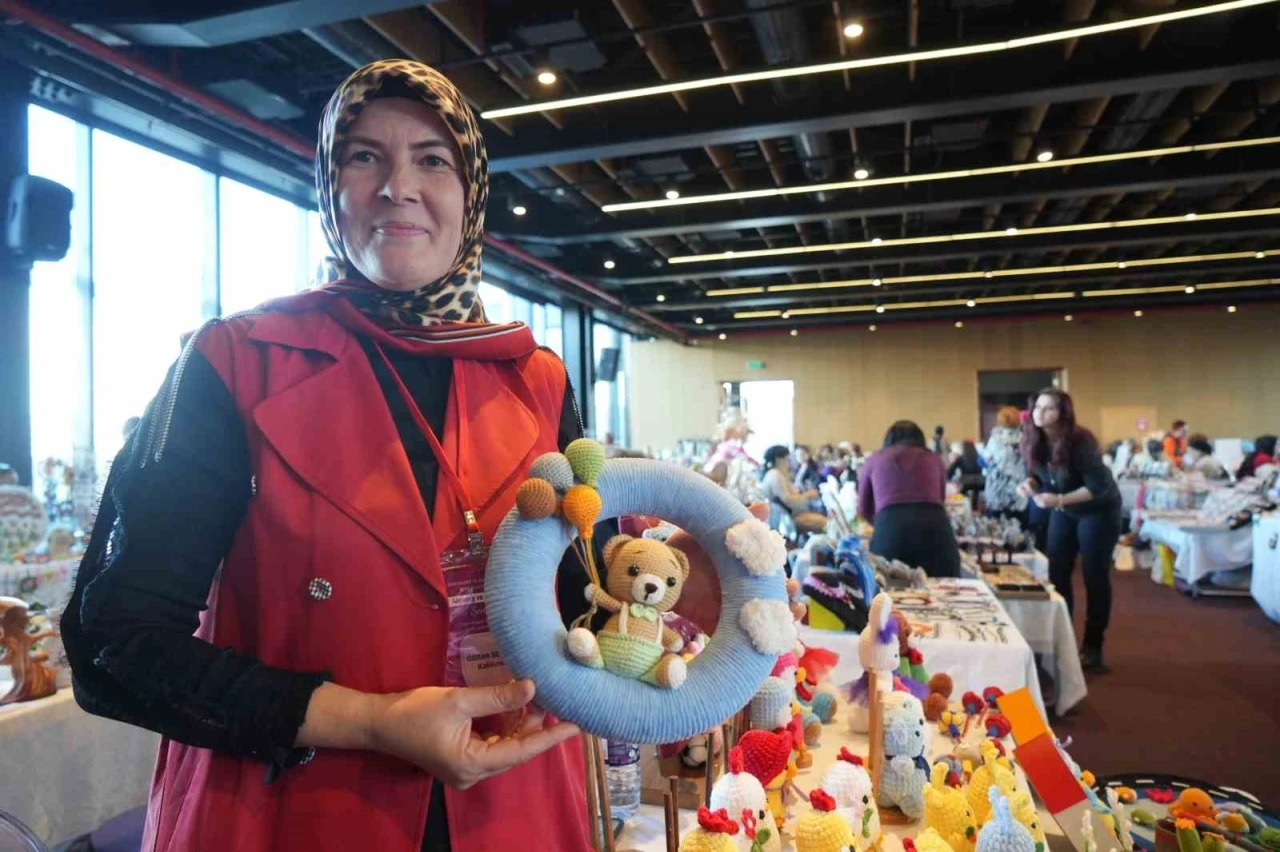 Yeğeninin alerjisi nedeniyle yaptığı k&uuml;&ccedil;&uuml;k hediye, b&uuml;y&uuml;k bir emek hikayesine d&ouml;n&uuml;şt&uuml;
