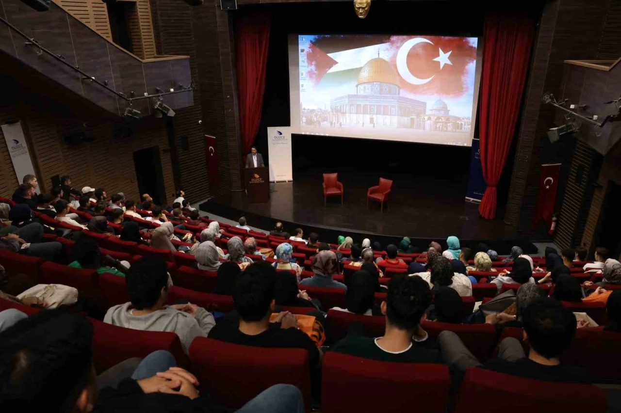 Yeni akademik yılın ilk derslerinde Gazze konuşuldu
