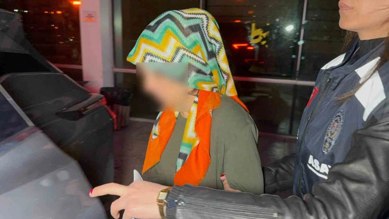 Yeni doğan bebeğini &ccedil;&ouml;pe atan kadın ifadesini değiştirdi: Savcılıkta "Canlı doğdu", mahkemede "&Ouml;l&uuml; doğdu" dedi

