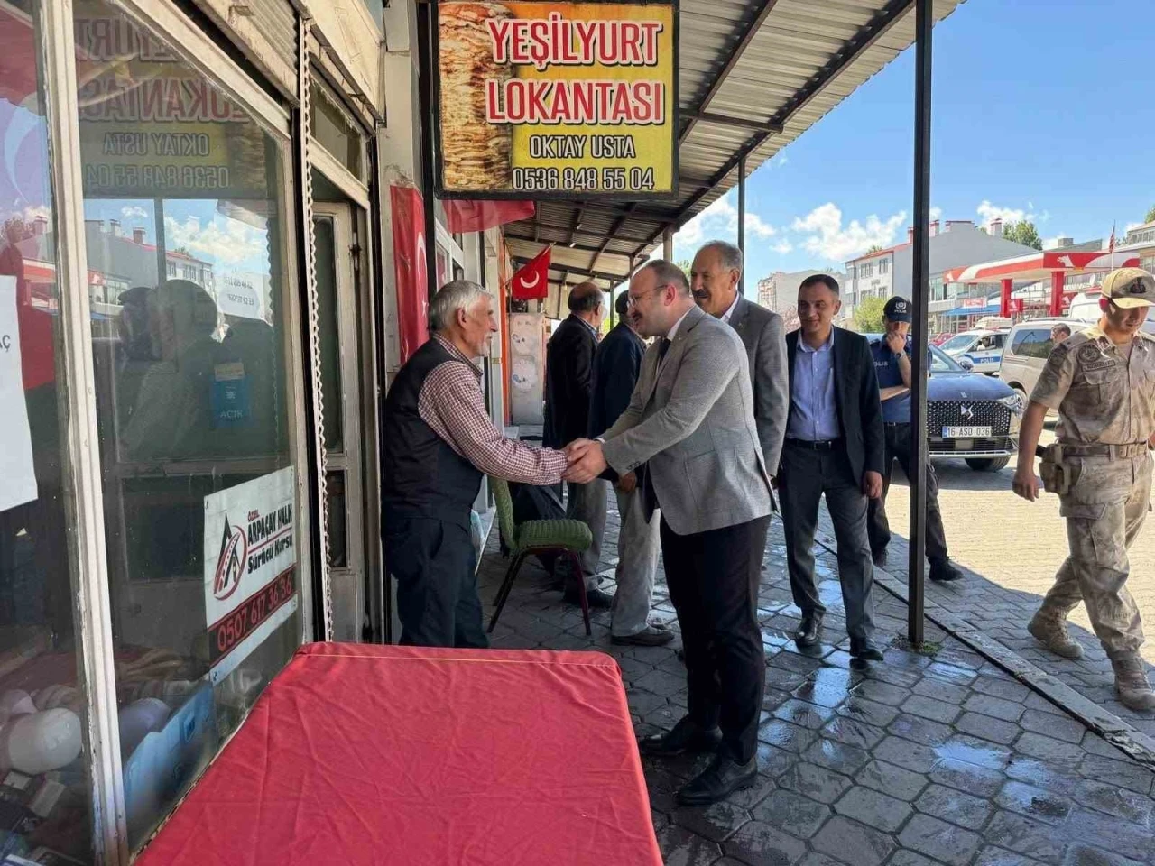 Yeni Kaymakam G&uuml;ven&ccedil;&rsquo;ten Arpa&ccedil;ay&rsquo;da esnafla ilk buluşma
