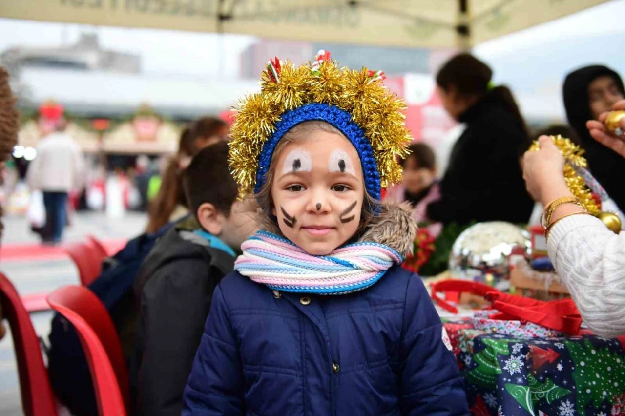 Yeni Yıl Festivali Osmangazi Meydanı&rsquo;nda yoğun ilgi g&ouml;r&uuml;yor

