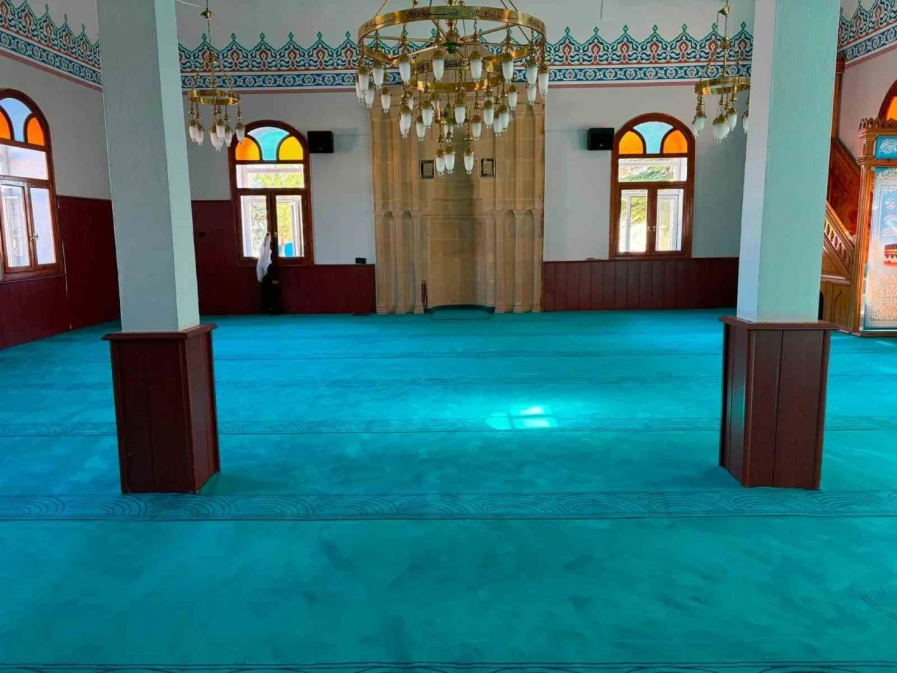 Yenilenen G&ouml;k&ccedil;edere Merkez Camii ibadete a&ccedil;ıldı
