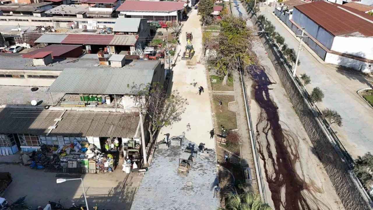 Yenipazar&rsquo;da Doğu Mahallesi&rsquo;nde parke taşı &ccedil;alışmaları s&uuml;r&uuml;yor
