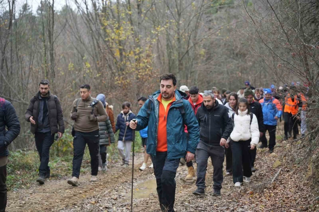 Yenişehir&rsquo;de doğa y&uuml;r&uuml;y&uuml;ş&uuml; ile gen&ccedil;ler stres attı
