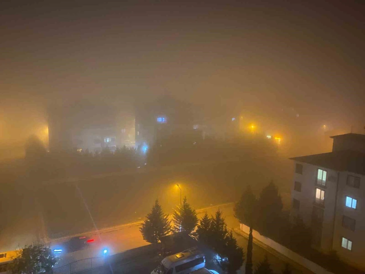 Yenişehir&rsquo;de sis etkili oldu, g&ouml;r&uuml;ş mesafesi 1 metreye kadar d&uuml;şt&uuml;
