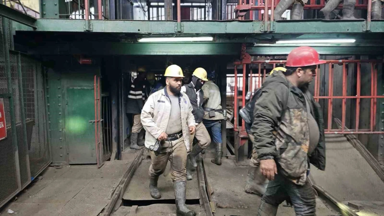 Yerin altındaki tecr&uuml;be enkazda hayat oldu
