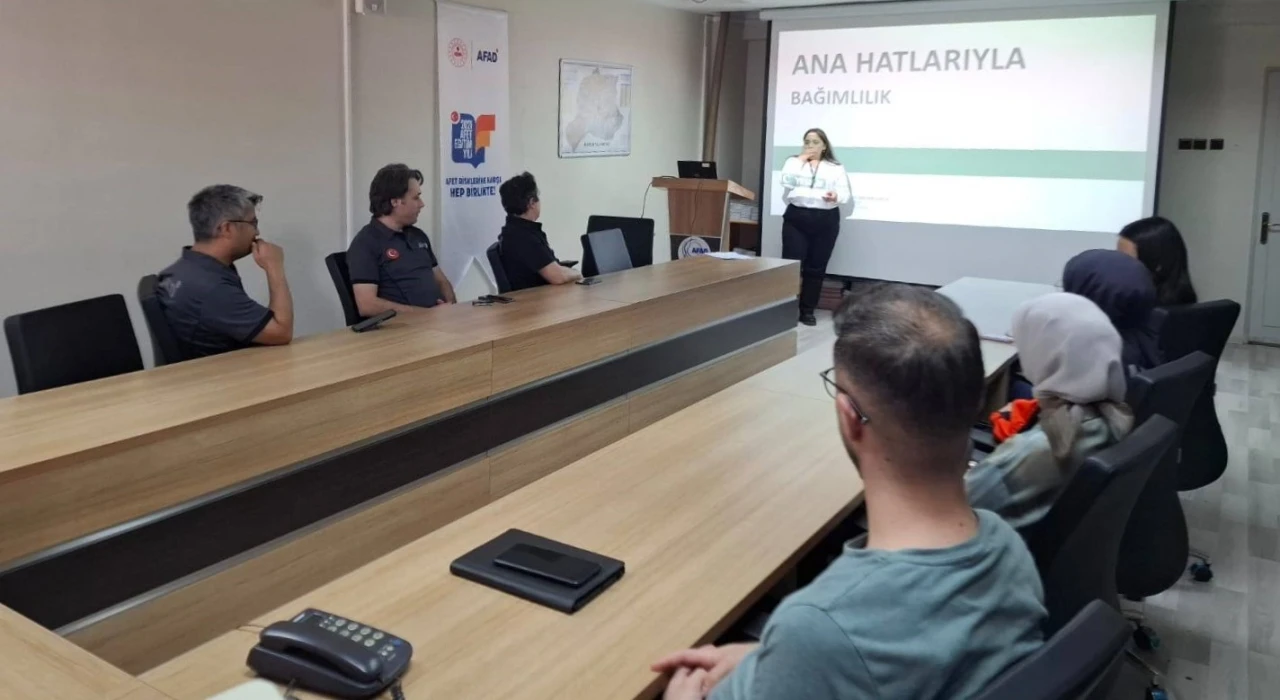 Yeşilay’dan AFAD personeline bağımlılıkla mücadele eğitimi verildi
