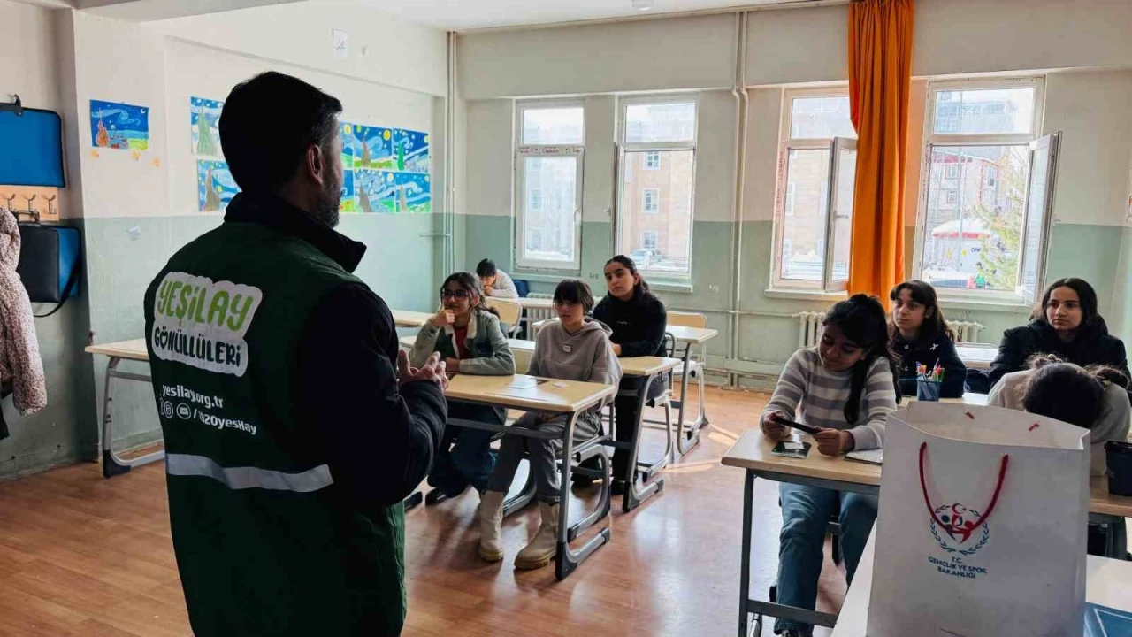 Yeşilay okullarda bağımlılıkla m&uuml;cadele eğitimlerine devam ediyor
