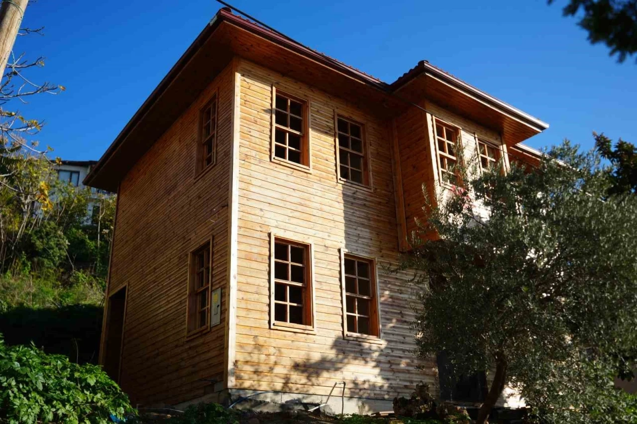 Yeşil&ccedil;am efsanesinin evi "yılan hikayesine" d&ouml;nd&uuml;
